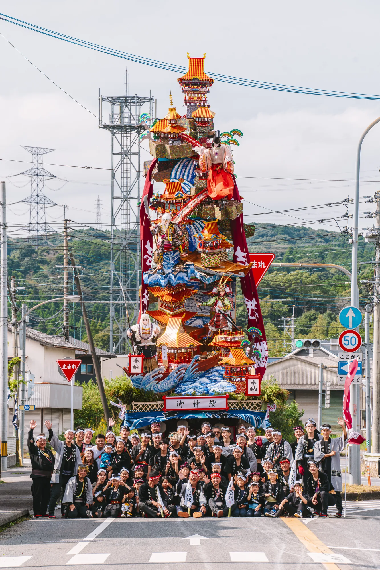 町を進む大山笠